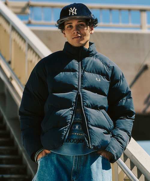 FRED PERRY(フレッドペリー)の「FRED PERRY / フレッドペリー RAGLAN SLEEVE PADDED JACKET(ナイロンジャケット・メンズ・ブラック/ネイビー・MEDIUM/LARGE)」の21枚目の写真
