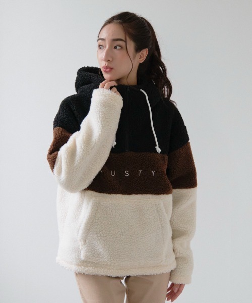 RUSTY（ラスティ）の「【RUSTY:ラスティー】レディース 配色切替 ハーフジップ ボアフリースパーカー/もこもこサイドジップ付ブルゾン（ブルゾン・レディース・ベージュ・MEDIUM）」の4枚目の写真