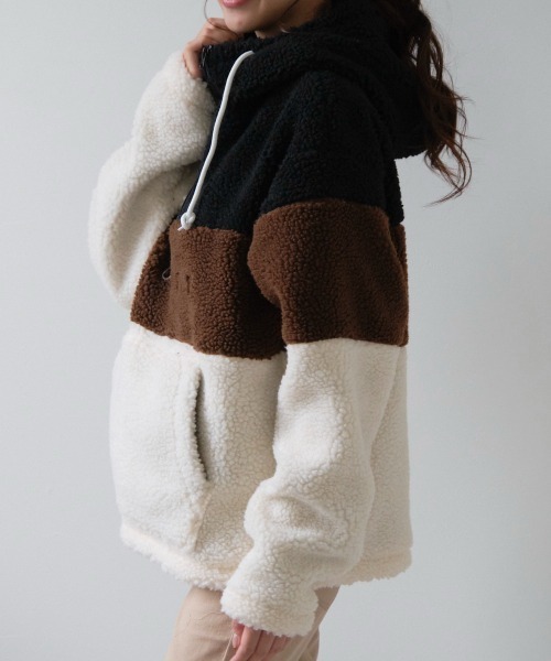 RUSTY（ラスティ）の「【RUSTY:ラスティー】レディース 配色切替 ハーフジップ ボアフリースパーカー/もこもこサイドジップ付ブルゾン（ブルゾン・レディース・ベージュ・MEDIUM）」の6枚目の写真