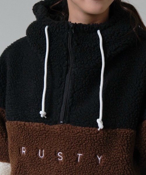 RUSTY（ラスティ）の「【RUSTY:ラスティー】レディース 配色切替 ハーフジップ ボアフリースパーカー/もこもこサイドジップ付ブルゾン（ブルゾン・レディース・ベージュ・MEDIUM）」の8枚目の写真