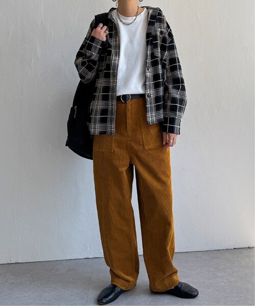 LBC(エルビーシー)の「コーデュロイベイカーゆるテーパードパンツ(その他パンツ・レディース・ブルー系その他/キャメル/チャコール/オフホワイト・M/L)」の19枚目の写真