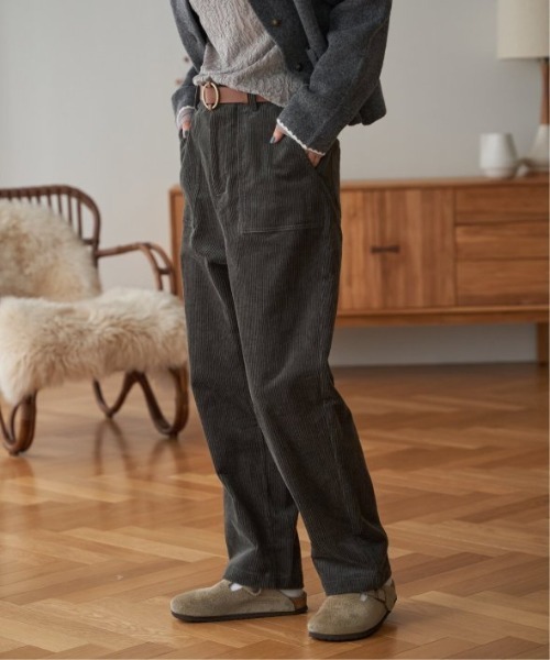 LBC(エルビーシー)の「コーデュロイベイカーゆるテーパードパンツ(その他パンツ・レディース・ブルー系その他/キャメル/チャコール/オフホワイト・M/L)」の2枚目の写真