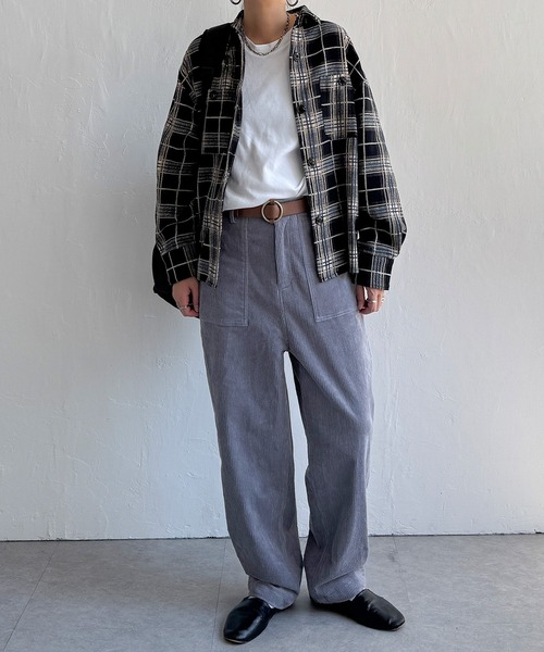 LBC(エルビーシー)の「コーデュロイベイカーゆるテーパードパンツ(その他パンツ・レディース・ブルー系その他/キャメル/チャコール/オフホワイト・M/L)」の6枚目の写真