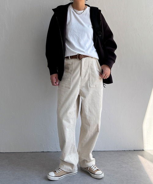 LBC(エルビーシー)の「コーデュロイベイカーゆるテーパードパンツ(その他パンツ・レディース・ブルー系その他/キャメル/チャコール/オフホワイト・M/L)」の8枚目の写真