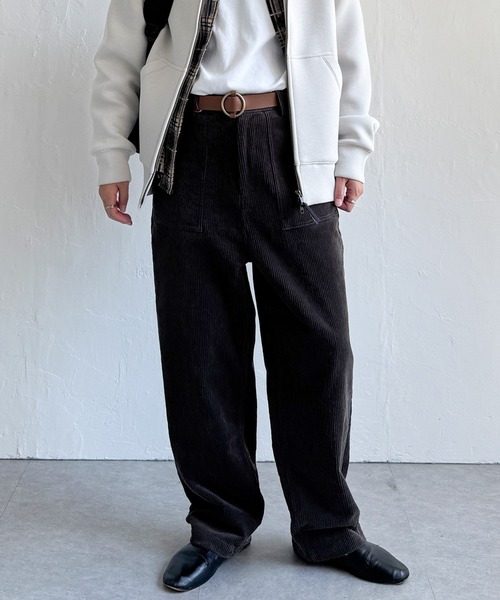 LBC(エルビーシー)の「コーデュロイベイカーゆるテーパードパンツ(その他パンツ・レディース・ブルー系その他/キャメル/チャコール/オフホワイト・M/L)」の10枚目の写真