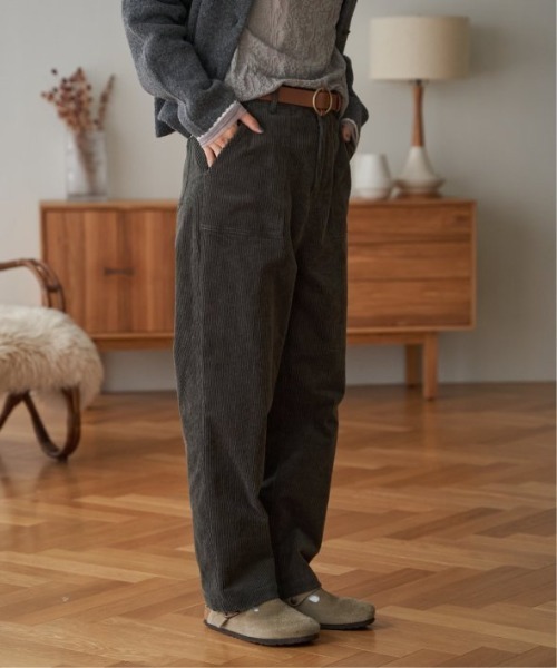 LBC(エルビーシー)の「コーデュロイベイカーゆるテーパードパンツ(その他パンツ・レディース・ブルー系その他/キャメル/チャコール/オフホワイト・M/L)」の13枚目の写真