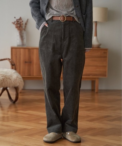 LBC(エルビーシー)の「コーデュロイベイカーゆるテーパードパンツ(その他パンツ・レディース・ブルー系その他/キャメル/チャコール/オフホワイト・M/L)」の11枚目の写真