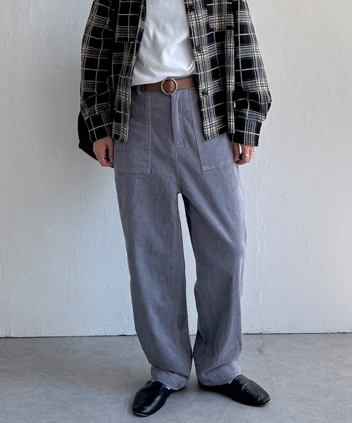 LBC(エルビーシー)の「コーデュロイベイカーゆるテーパードパンツ(その他パンツ・レディース・ブルー系その他/キャメル/チャコール/オフホワイト・M/L)」の16枚目の写真