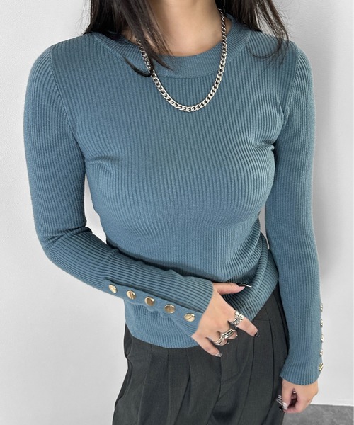 LVEU.(ラブユ.)の「【LVEU.】ボタンスリーブリブトップス / トップス リブ ストレッチ 長袖 クルーネック ボタン 金ボタン シンプル ブラック ブルー ZOZOTOWN限定(Tシャツ/カットソー・レディース・ブラック/ブルー・FREE)」の14枚目の写真
