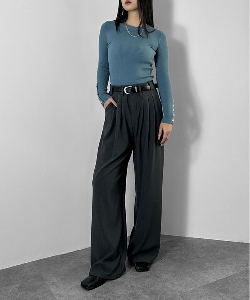 LVEU.(ラブユ.)の「【LVEU.】ボタンスリーブリブトップス / トップス リブ ストレッチ 長袖 クルーネック ボタン 金ボタン シンプル ブラック ブルー ZOZOTOWN限定(Tシャツ/カットソー・レディース・ブラック/ブルー・FREE)」の21枚目の写真