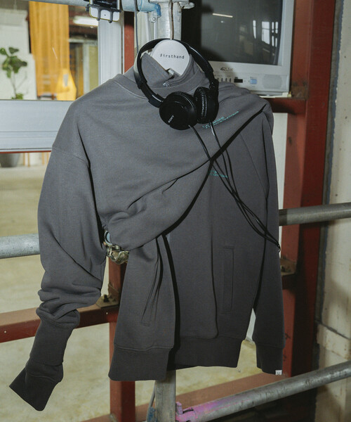 Firsthand（ファーストハンド）の「MA Firsthand/マ ファーストハンド MA ベーシックロゴ刺繍 クルーネックスウェット ウィメンズ / 裏毛スウェット（スウェット・レディース・チャコールグレー/グレー/レッド/ブラウン・ﾌﾘ-）」の7枚目の写真