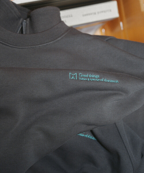 Firsthand（ファーストハンド）の「MA Firsthand/マ ファーストハンド MA ベーシックロゴ刺繍 クルーネックスウェット ウィメンズ / 裏毛スウェット（スウェット・レディース・チャコールグレー/グレー/レッド/ブラウン・ﾌﾘ-）」の8枚目の写真