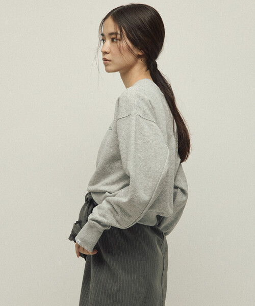 Firsthand（ファーストハンド）の「MA Firsthand/マ ファーストハンド MA ベーシックロゴ刺繍 クルーネックスウェット ウィメンズ / 裏毛スウェット（スウェット・レディース・チャコールグレー/グレー/レッド/ブラウン・ﾌﾘ-）」の16枚目の写真