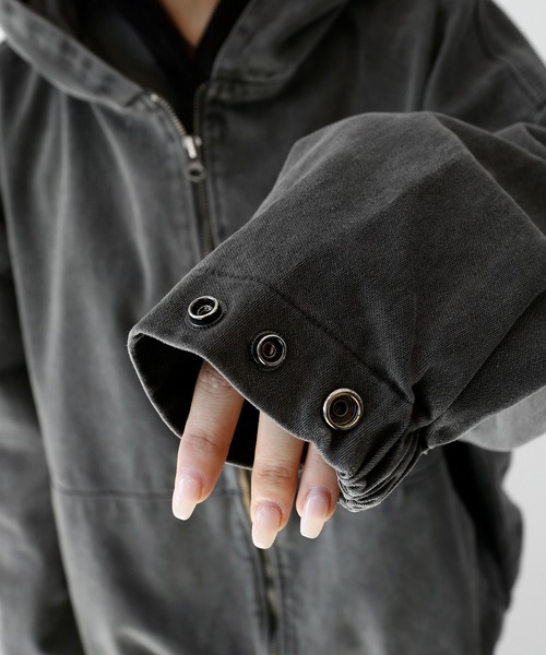 minsobi（ミンソビ）の「バックポケットピグメントジャケット（ノーカラージャケット・メンズ・チャコールグレー・FREE）」の3枚目の写真