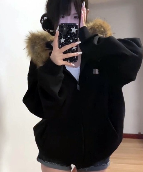 VIBGYOR（ヴィブジョー）の「フェイクファーフード スウェットパーカー/韓国カジュアル 防寒 秋冬(CZ)（パーカー・レディース・ホワイト/ブラック・FREE）」の2枚目の写真