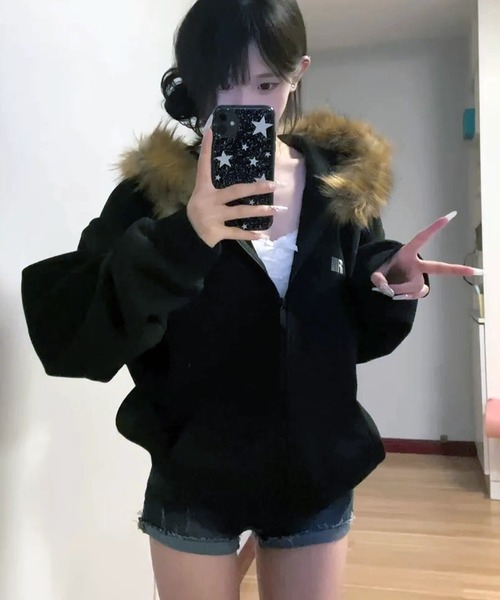 VIBGYOR（ヴィブジョー）の「フェイクファーフード スウェットパーカー/韓国カジュアル 防寒 秋冬(CZ)（パーカー・レディース・ホワイト/ブラック・FREE）」の5枚目の写真