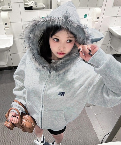 VIBGYOR（ヴィブジョー）の「フェイクファーフード スウェットパーカー/韓国カジュアル 防寒 秋冬(CZ)（パーカー・レディース・ホワイト/ブラック・FREE）」の8枚目の写真