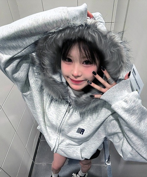 VIBGYOR（ヴィブジョー）の「フェイクファーフード スウェットパーカー/韓国カジュアル 防寒 秋冬(CZ)（パーカー・レディース・ホワイト/ブラック・FREE）」の9枚目の写真