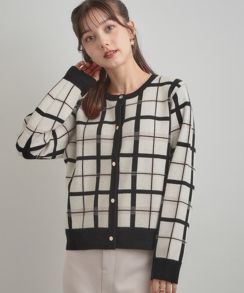 couture brooch（クチュールブローチ）の「【大人可愛い・通勤】チェックジャカード ニットカーディガン（カーディガン/ボレロ・レディース・ネイビー系1/ベージュ系その他2/アイボリー系1・38/36/42/40）」の8枚目の写真
