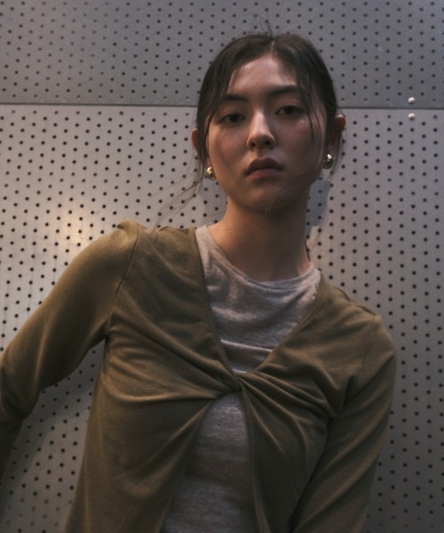 GENERAL IDEA(ジェネラルアイデア)の「【GENERAL IDEA】レイヤードツイスト長袖Tシャツ / LAYERED TWIST T-SHIRTS(Tシャツ/カットソー・レディース・カーキ/ブラック/ブラウン/アイボリー/ミント/チャコール・L/M/S/XL)」の22枚目の写真
