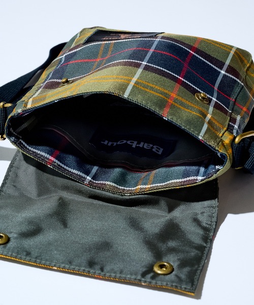 Barbour（バブアー）の「【Barbour】barbour torridon tartan flight bag /トーリドンタータンフライトバッグ / ショルダーバッグ / UBA0753（ショルダーバッグ・レディース・マルチ・FREE）」の2枚目の写真
