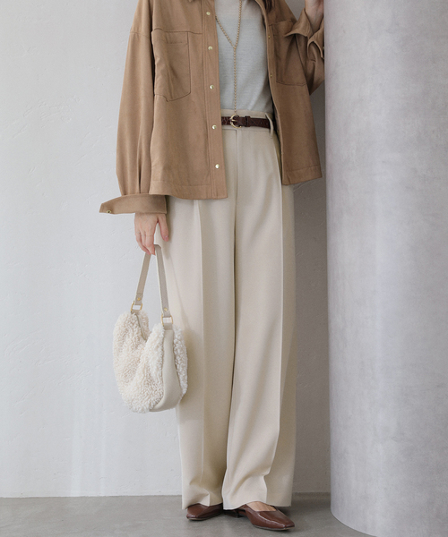 La TOTALITE（ラトータリテ）の「【洗える】サテンストレートパンツ（スラックス・レディース・ブラック/ベージュ・36/38/40）」の2枚目の写真