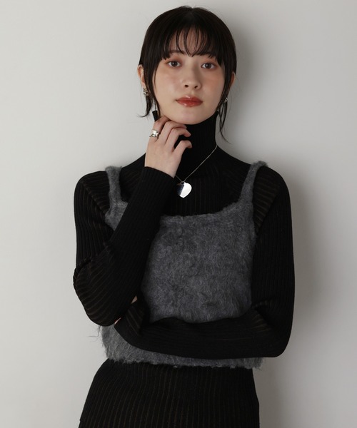 shetila(シェティラ)の「【2点コーデSET】モヘアタッチニットビスチェ×シームレス リブタートルニット(ニット/セーター・レディース・レッド/チャコール/ベージュ/クリーム/ブルー・M)」の2枚目の写真