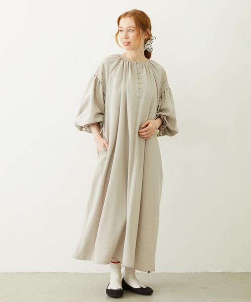 MILKFED.（ミルクフェド）の「PUFF SLEEVE DRESS（ワンピース・レディース・グレー/ベージュ/チャコール・ONE SIZE）」の2枚目の写真