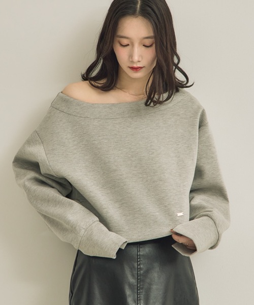 NEUNA（ヌナ）の「【大人気スウェットからショートver.が新登場！◎】ショートワンショルカットスウェット（Tシャツ/カットソー・レディース・グレー/ブラック/アイボリー/ブラウン・FREE）」の4枚目の写真