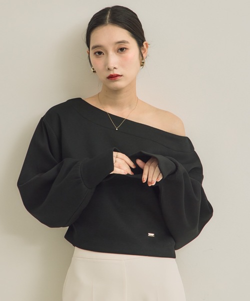 NEUNA（ヌナ）の「【大人気スウェットからショートver.が新登場！◎】ショートワンショルカットスウェット（Tシャツ/カットソー・レディース・グレー/ブラック/アイボリー/ブラウン・FREE）」の5枚目の写真