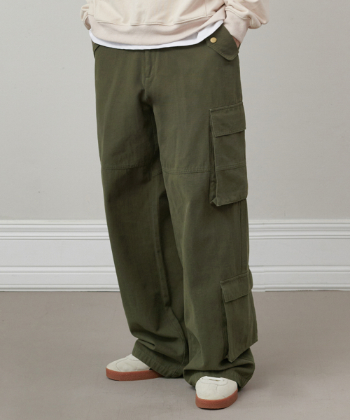 GLW(ジーエルダブリュ)の「ダブルポケットカーゴパンツカーキ(その他パンツ・レディース・その他・LARGE/MEDIUM/SMALL)」の2枚目の写真