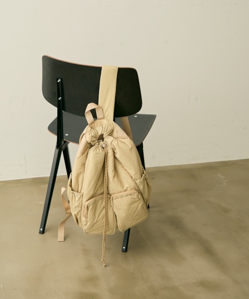 full/fill.(フルフィル)の「out pocket puff backpack / アウトポケットパフリュック(バックパック/リュック・レディース・ベージュ/ブラック・FREE)」の16枚目の写真
