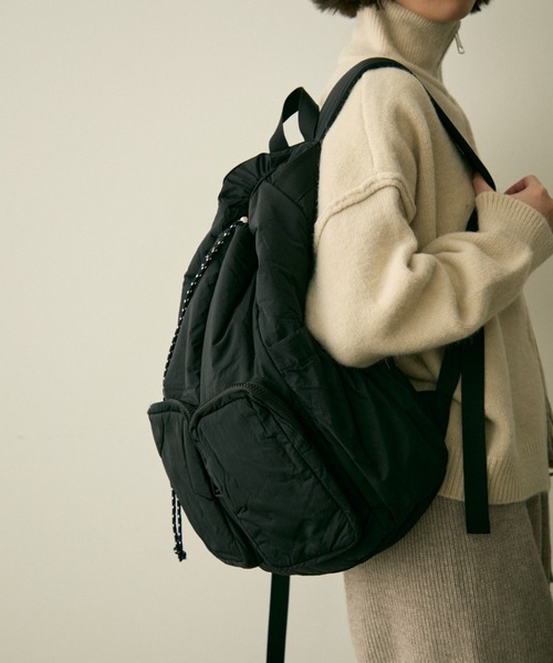 full/fill.(フルフィル)の「out pocket puff backpack / アウトポケットパフリュック(バックパック/リュック・レディース・ベージュ/ブラック・FREE)」の9枚目の写真