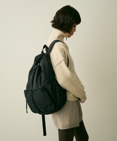 full/fill.(フルフィル)の「out pocket puff backpack / アウトポケットパフリュック(バックパック/リュック・レディース・ベージュ/ブラック・FREE)」の8枚目の写真