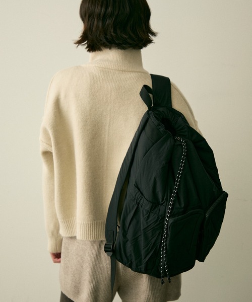 full/fill.(フルフィル)の「out pocket puff backpack / アウトポケットパフリュック(バックパック/リュック・レディース・ベージュ/ブラック・FREE)」の5枚目の写真