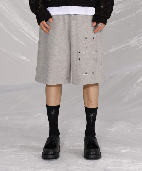 SAINTPAIN(セイントペイン)の「SPクロスアップリケスウェットショーツグレー(その他パンツ・メンズ・その他・MEDIUM/LARGE)」の3枚目の写真