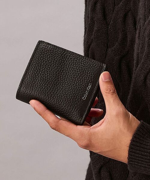 財布 - エンボススリムバイフォールドウォレット（財布）｜Calvin