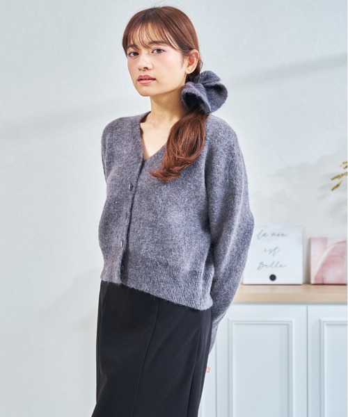 MISCH MASCH(ミッシュマッシュ)の「ZOZO限定 シュシュセットニットカーディガン(カーディガン/ボレロ・レディース・アイボリー/チャコールグレー・フリ-)」の2枚目の写真