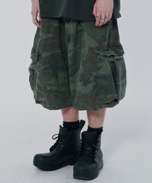 suade（スエード）の「WIDE CARGO SHORTS [GREEN CAMO]（その他パンツ）」