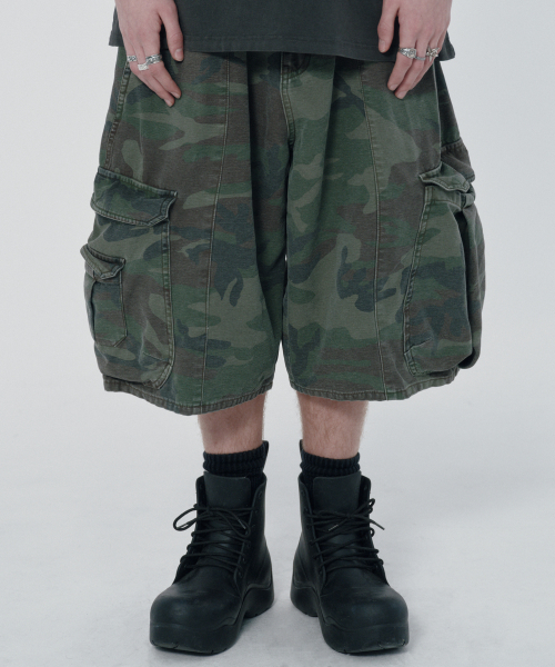 suade（スエード）の「WIDE CARGO SHORTS [GREEN CAMO]（その他パンツ・レディース・その他・SMALL/MEDIUM/LARGE）」の2枚目の写真