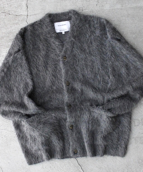 THE INOUE BROTHERS(ザイノウエブラザーズ)の「THE INOUE BROTHERS / ザ イノウエブラザーズ Suri Alpaca Cardigan(カーディガン/ボレロ・メンズ・ベージュ/ピンク/ブラック/チャコールグレー・MEDIUM/LARGE)」の3枚目の写真