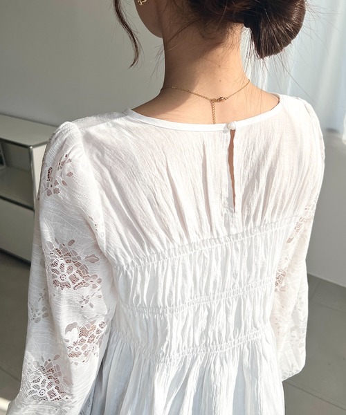 moment+（モーメントプラス）の「フラワーラッセルレース袖キャンディスリーブ長袖シャーリングブラウス（Tシャツ/カットソー・レディース・オフホワイト/ナチュラル/ブラック・M）」の15枚目の写真