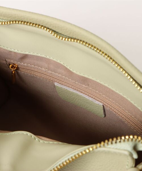NiiNa（ニーナ）の「【 NiiNa / ニーナ 】高品質レザーソフトトートバッグ（ナチュラルフォルム）（トートバッグ・レディース・グリーン/ブラック/ホワイト/ダークブラウン/グレイッシュベージュ・FREE）」の10枚目の写真