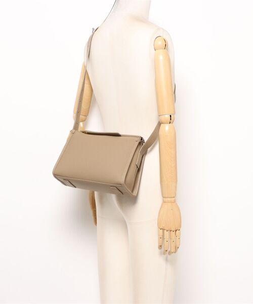 NiiNa（ニーナ）の「【 NiiNa / ニーナ 】高品質レザーソフトトートバッグ（ナチュラルフォルム）（トートバッグ・レディース・グリーン/ブラック/ホワイト/ダークブラウン/グレイッシュベージュ・FREE）」の11枚目の写真