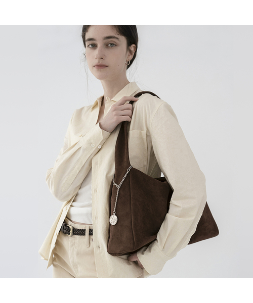 ANODDS(アンオズ)の「LUVIK SUEDE hobo bag 4 color(ショルダーバッグ・レディース・ブラック/ダークブラウン/ターコイズブルー/コバルトブルー・FREE)」の2枚目の写真