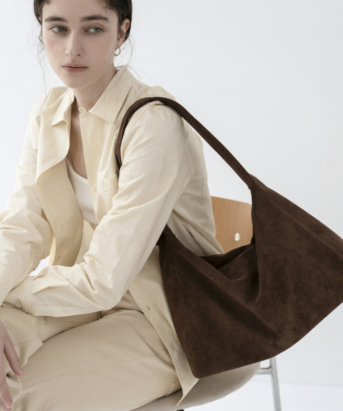 ANODDS(アンオズ)の「LUVIK SUEDE hobo bag 4 color(ショルダーバッグ・レディース・ブラック/ダークブラウン/ターコイズブルー/コバルトブルー・FREE)」の5枚目の写真