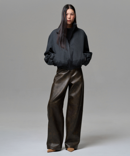 ERA(エラ)の「WOMEN FAUX LEATHER TWO-TONE PANEL PANTS - TOBACCO BROWN(その他パンツ・レディース・ブラウン・SMALL/MEDIUM)」の4枚目の写真