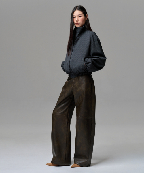 ERA(エラ)の「WOMEN FAUX LEATHER TWO-TONE PANEL PANTS - TOBACCO BROWN(その他パンツ・レディース・ブラウン・SMALL/MEDIUM)」の5枚目の写真