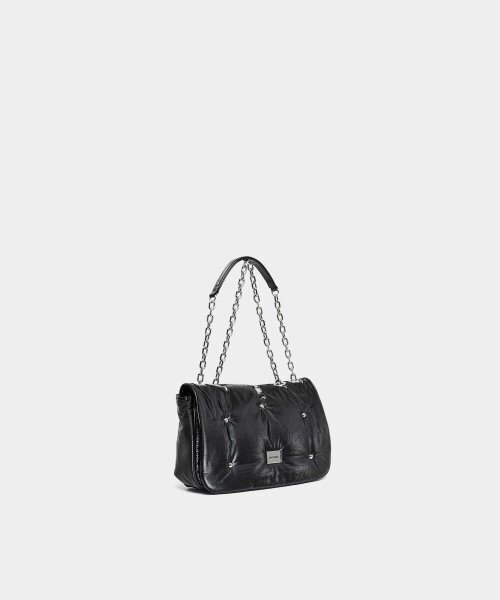 BADGIGI（バッドジジ）の「チェインクッションパディングショルダーバッグ_ブラック（ショルダーバッグ・レディース・その他・FREE）」の3枚目の写真