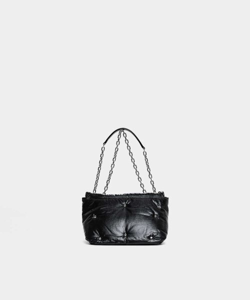 BADGIGI（バッドジジ）の「チェインクッションパディングショルダーバッグ_ブラック（ショルダーバッグ・レディース・その他・FREE）」の4枚目の写真